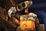 Wallpapers-wall-e-con-el-cubo-de-rubik